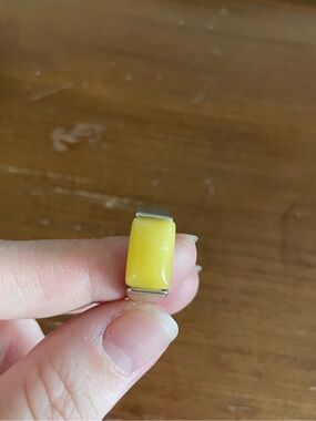 Silver ring yellow stone size 6-6.5